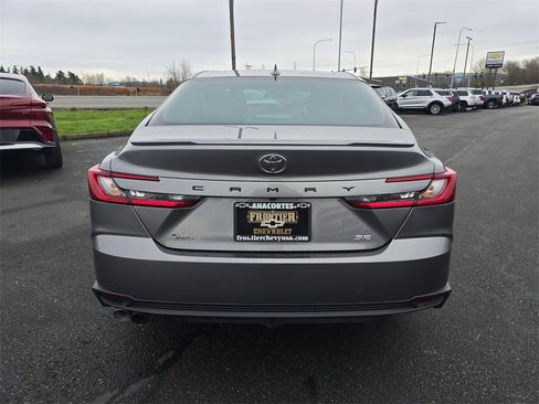 Used 2025 Toyota Camry SE image 4