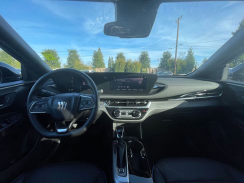 Used 2025 Buick Envista Sport Touring image 33