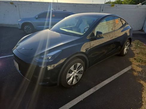 Used 2024 Tesla Model Y Long Range AWD/4WD image 5
