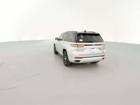 New 2025 Jeep Grand Cherokee Summit image 9