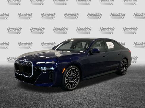 New 2025 BMW 740i image 3