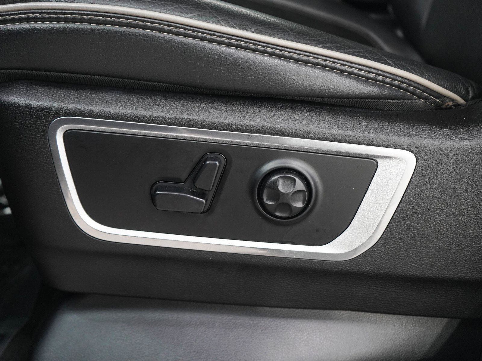 Used 2019 RAM 1500 Laramie AWD/4WD image 26