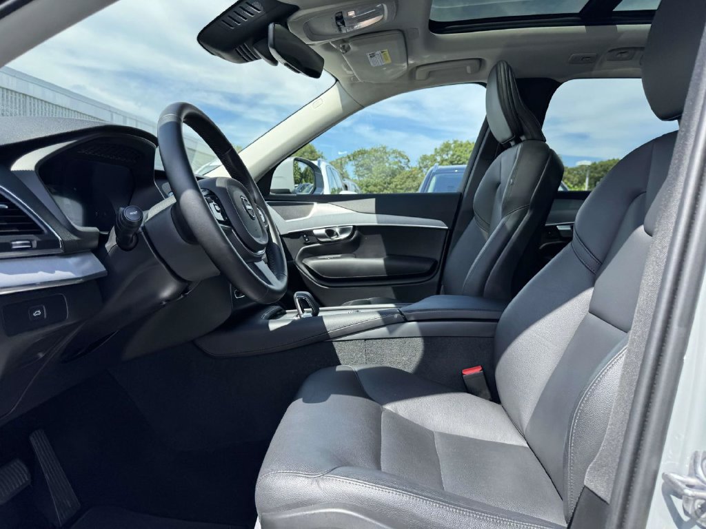 Certified 2025 Volvo XC90 B5 Core AWD/4WD image 13