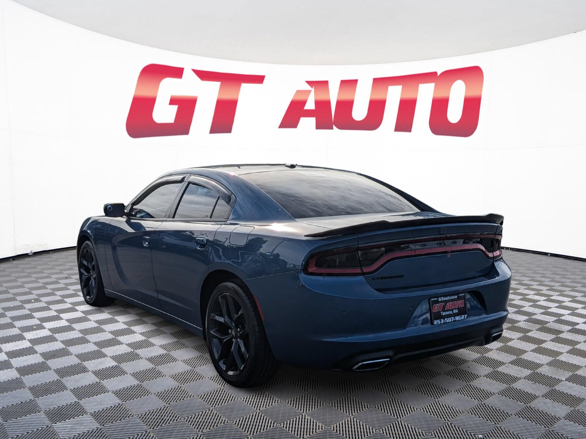 Used 2021 Dodge Charger SXT w/ Blacktop Package RWD image 3