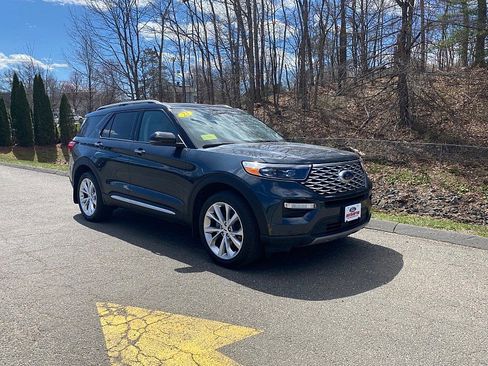 Certified 2023 Ford Explorer Platinum w/ Technology Package AWD/4WD image 3