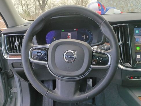 Used 2025 Volvo V60 B5 Cross Country Plus image 14