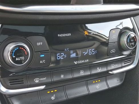 Used 2020 Hyundai Santa Fe SEL w/ Convenience + Premium Package image 16