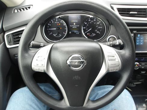 Used 2016 Nissan Rogue SV w/ SV Premium Package image 15