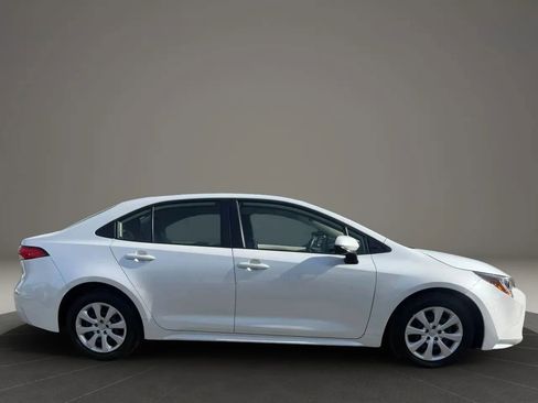 Used 2022 Toyota Corolla LE FWD image 4