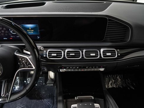 Used 2024 Mercedes-Benz Maybach GLS 600 4MATIC image 11