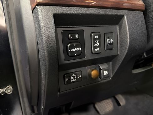 Used 2014 Toyota Tundra Limited w/ Limited Premium Package AWD/4WD image 15
