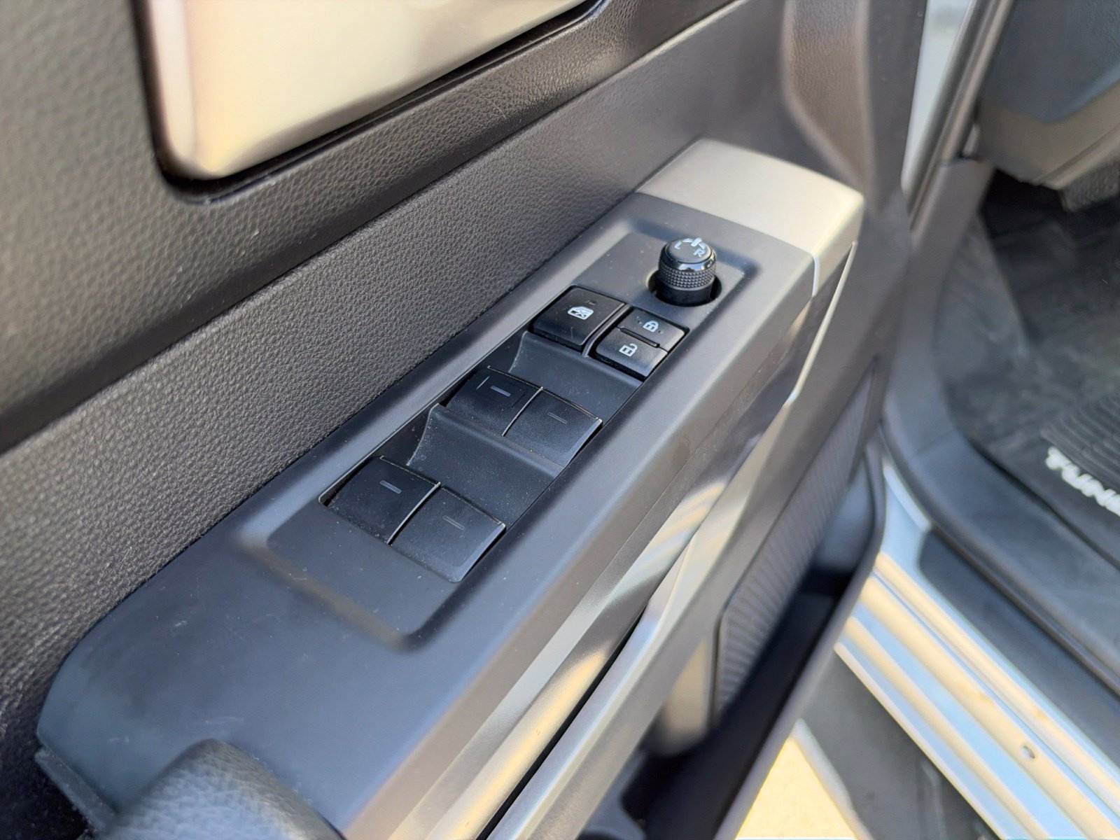 Used 2023 Toyota Tundra SR5 w/ SR5 Convenience Package AWD/4WD image 23