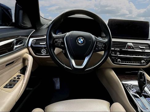 Used 2021 BMW 530i w/ Premium Package RWD image 7