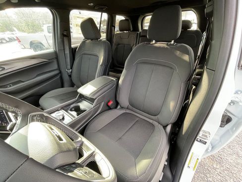 New 2025 Jeep Grand Cherokee Laredo w/ MOPAR Finishing Package image 9