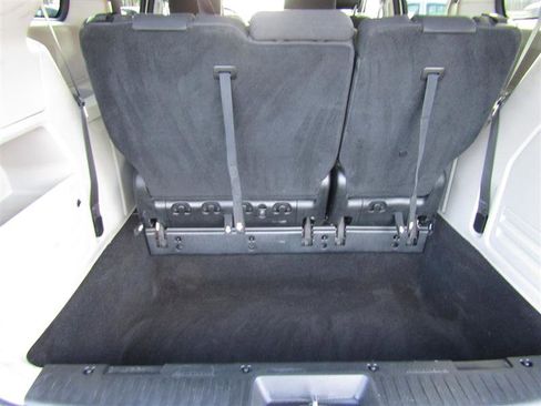 Used 2019 Dodge Grand Caravan SE w/ UConnect Hands-Free Group image 31