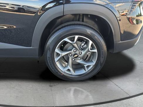 Used 2026 Chevrolet Trax LT w/ LT Convenience Package FWD image 30