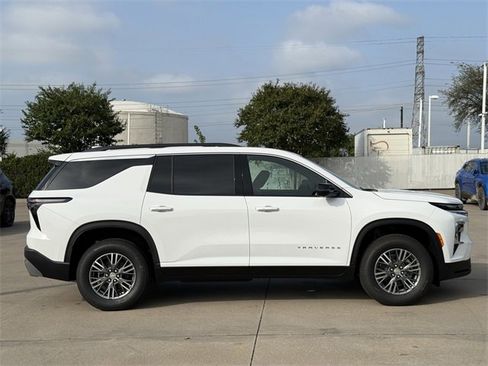 New 2026 Chevrolet Traverse LT w/ Driver Confidence Package image 3