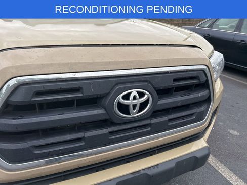 Used 2016 Toyota Tacoma SR5 w/ Towing Package RWD image 4