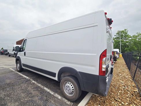 Used 2026 RAM ProMaster 2500 w/ Convenience Group FWD image 2