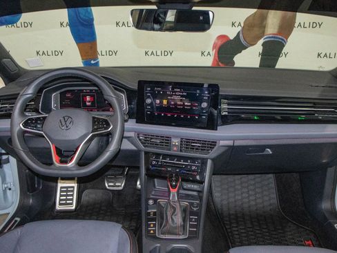 Used 2025 Volkswagen Jetta GLI Autobahn FWD image 3
