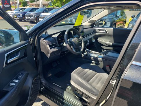New 2026 Mitsubishi Outlander SE AWD/4WD image 13