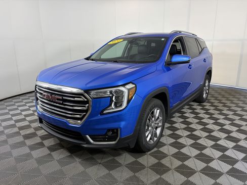 Certified 2024 GMC Terrain SLT AWD/4WD image 2