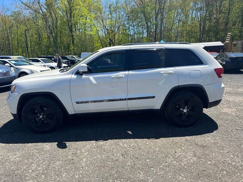 Used 2011 Jeep Grand Cherokee Laredo AWD/4WD image 17