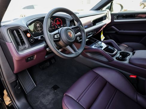 New 2026 Porsche Cayenne Coupe AWD/4WD image 4