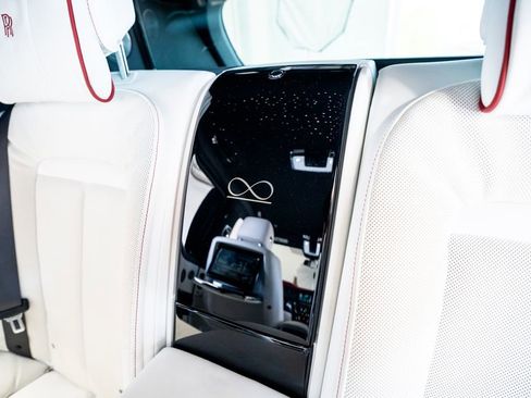 Used 2021 Rolls-Royce Cullinan Black Badge image 73