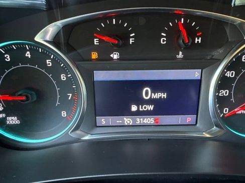 Used 2023 Chevrolet Traverse LT w/ Rear Camera Mirror Package AWD/4WD image 15