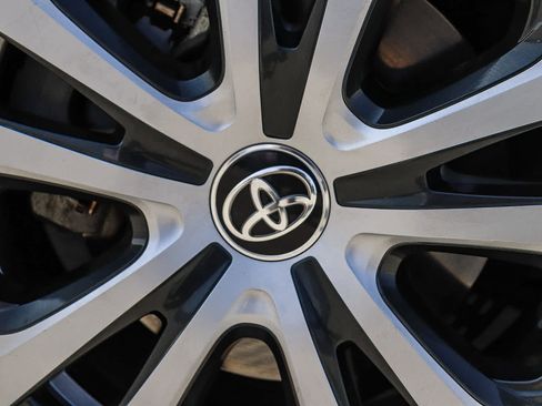 Used 2021 Toyota Corolla LE FWD image 15