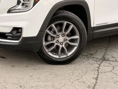 Used 2024 GMC Terrain SLT image 25