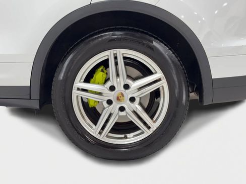 Used 2015 Porsche Cayenne S w/ Premium Package image 33