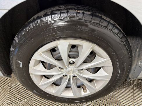Used 2015 Toyota Camry LE FWD image 17