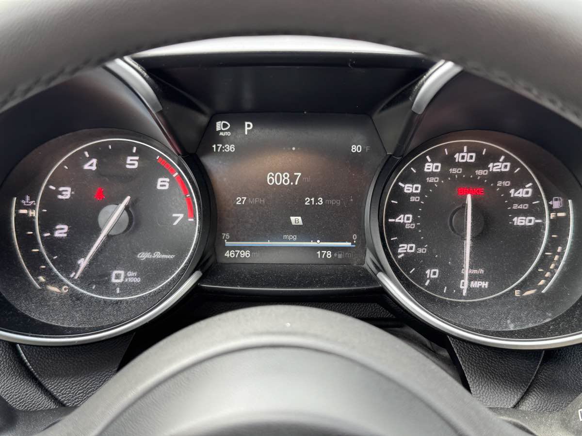 Used 2017 Alfa Romeo Giulia Ti w/ TI 18" Sport Package AWD/4WD image 29