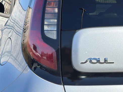 Used 2018 Kia Soul FWD image 42