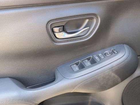 Certified 2023 Honda HR-V LX image 11