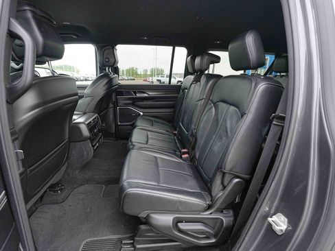 Used 2024 Jeep Wagoneer L Series II w/ Flexible Seating Group AWD/4WD image 19