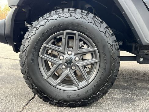 Used 2024 Jeep Wrangler Sport S image 10