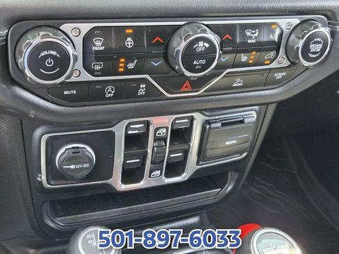 Used 2024 Jeep Wrangler Unlimited Sahara AWD/4WD image 19
