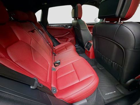 Certified 2025 Porsche Macan Turbo AWD/4WD image 29