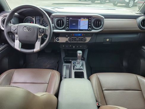 Used 2022 Toyota Tacoma Limited image 12