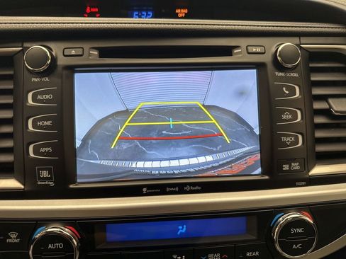 Used 2019 Toyota Highlander Limited image 25