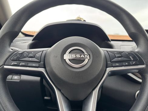Used 2025 Nissan Altima 2.5 SV FWD image 25