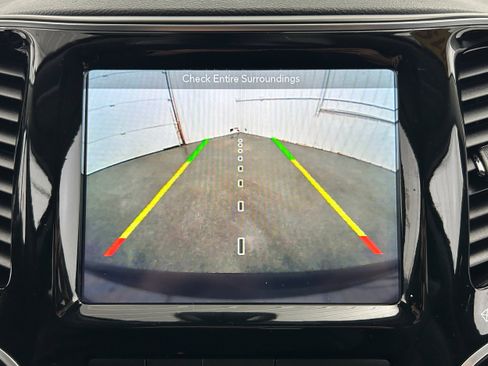 Used 2019 Jeep Cherokee Limited AWD/4WD image 11