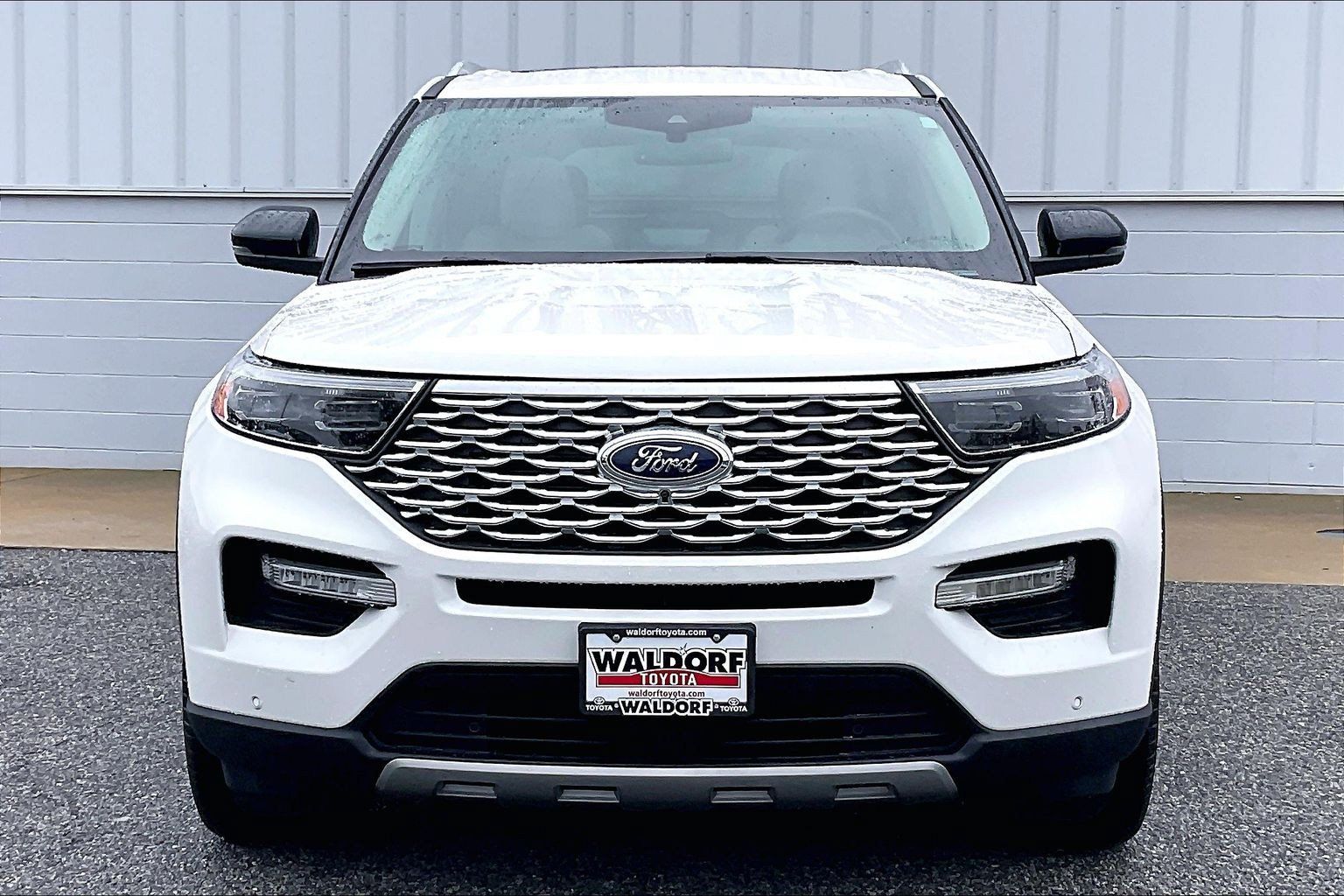 Used 2024 Ford Explorer Platinum w/ Technology Package AWD/4WD image 3