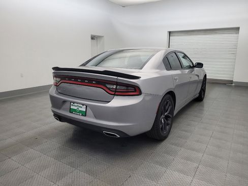 Used 2017 Dodge Charger SE RWD image 7