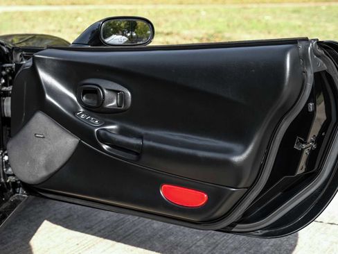 Used 2002 Chevrolet Corvette Convertible w/ Preferred Equipment Group2 image 37