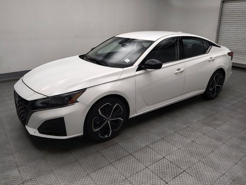 Used 2024 Nissan Altima 2.5 SR image 2