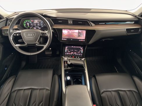 Used 2019 Audi e-tron Prestige w/ Prestige Package AWD/4WD image 17